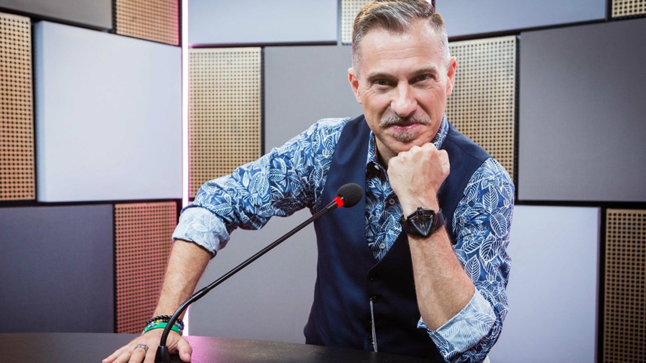 Deal With It - Stai al gioco: da stasera il nuovo programma con Gabriele Corsi su Nove