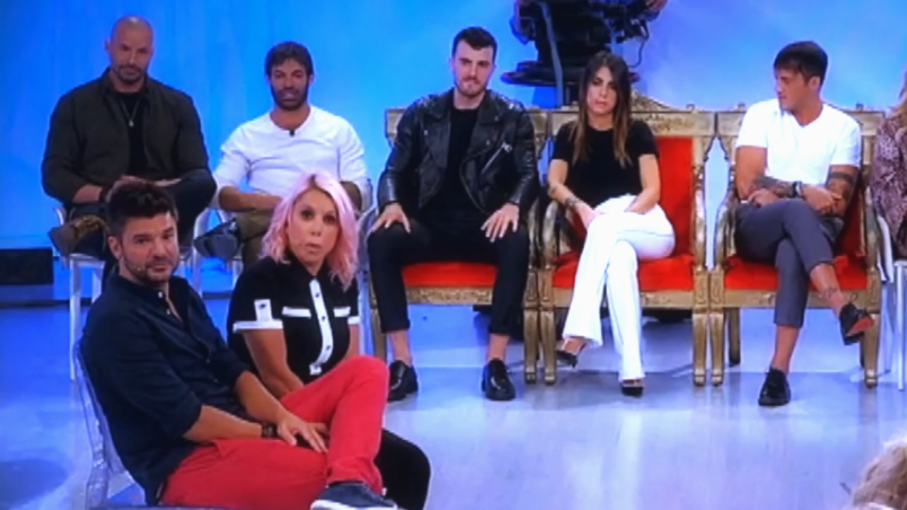 Uomini e Donne in onda oggi il trono classico: il confronto tra Anna Pettinelli, Stefano Macchi e la single Cecilia
