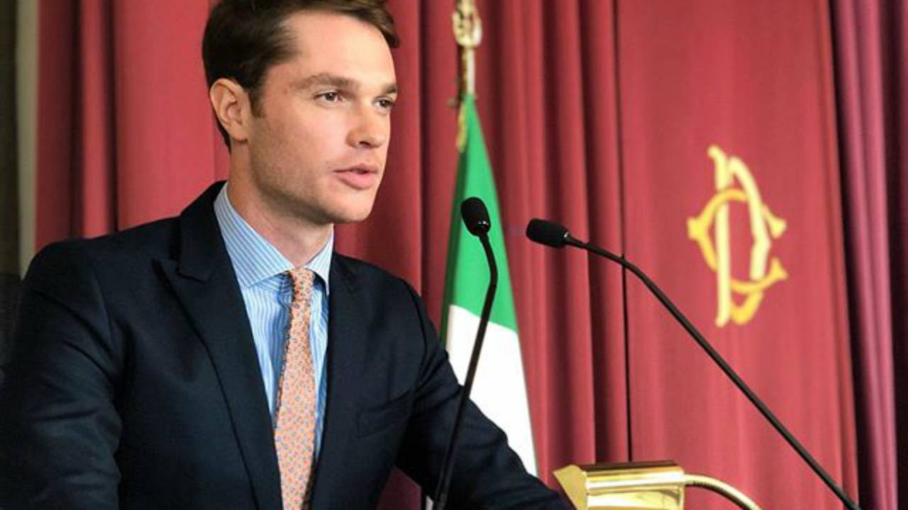 Uomini e Donne, ex tronista dal trono a Montecitorio, il commento di Andrea Damante