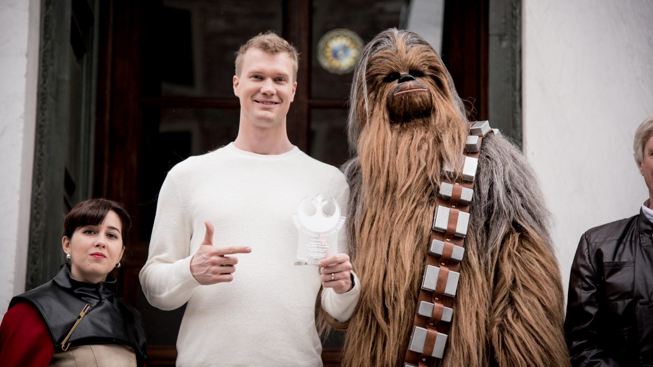 Star Wars - l'ascesa di Skywalker: la nostra video intervista al nuovo Chewbacca Joonas Suotamo
