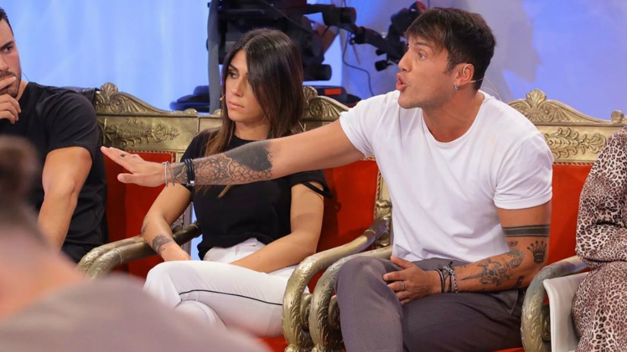 Uomini e Donne in onda oggi il trono classico: Giulio contro Giovanna, forti tensioni in studio