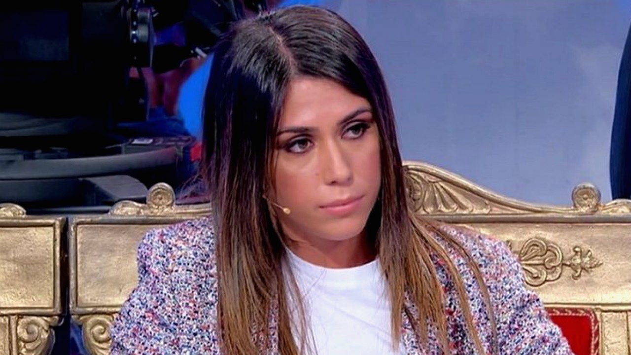 Uomini e Donne in onda oggi il trono classico: lacrime e nuove segnalazioni per i tronisti