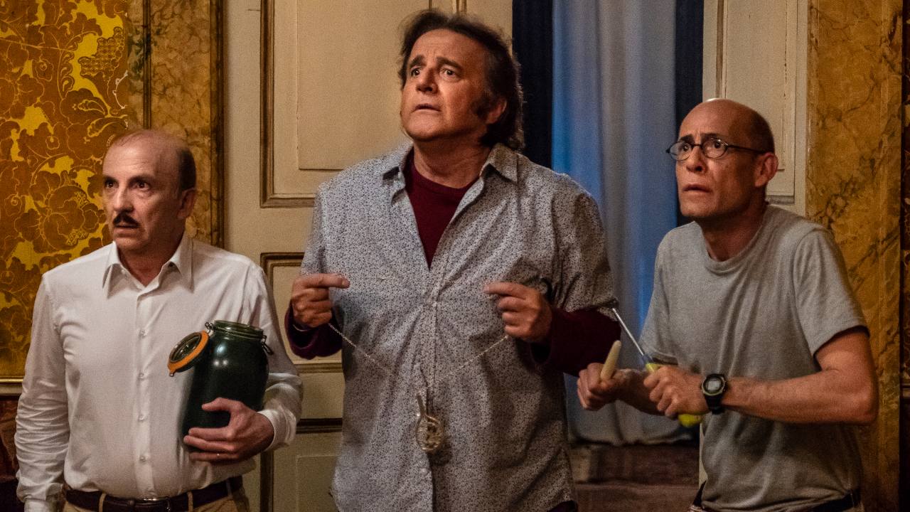 Sono solo fantasmi: Christian De Sica come Giucas Casella in una clip in anteprima del film