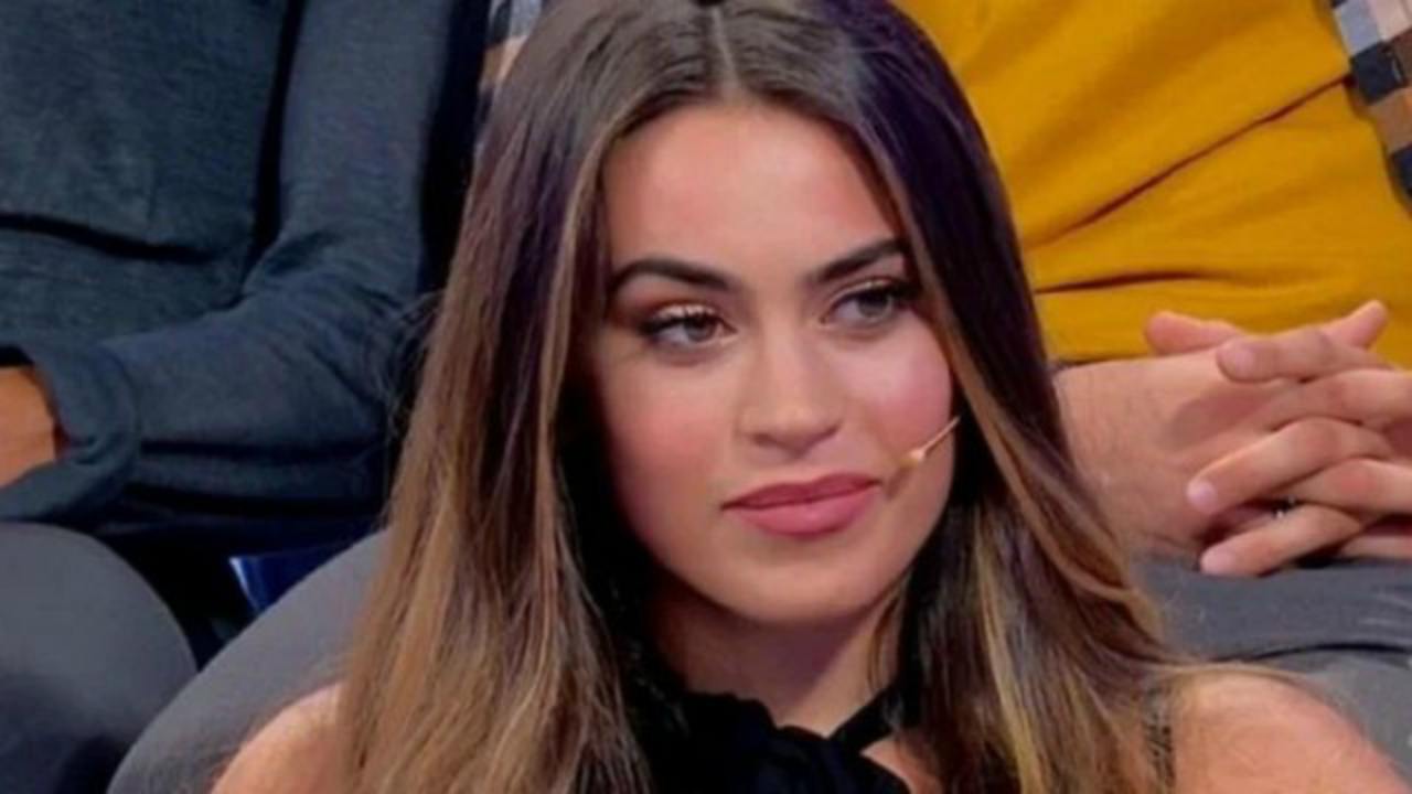 Uomini e Donne, Veronica travolta dalle critiche dopo il bacio con Alessandro