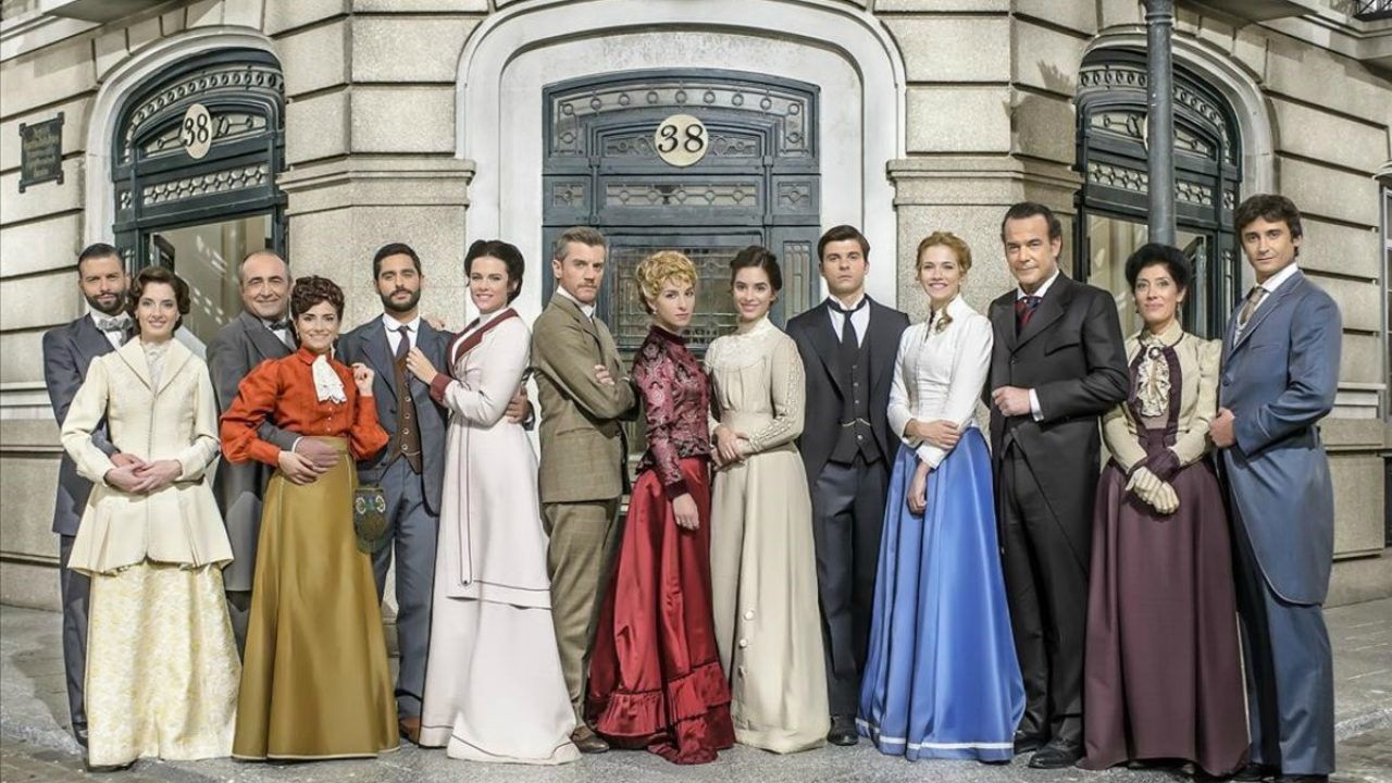 Una Vita: i 10 baci più romantici della soap