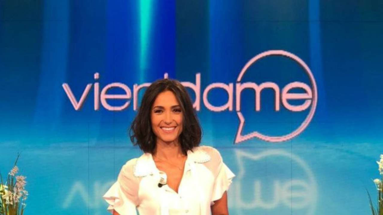 Vieni da Me, Caterina Balivo: "Non capisco perché Belen non possa fare i tutorial se li fa anche Giulia De Lellis"
