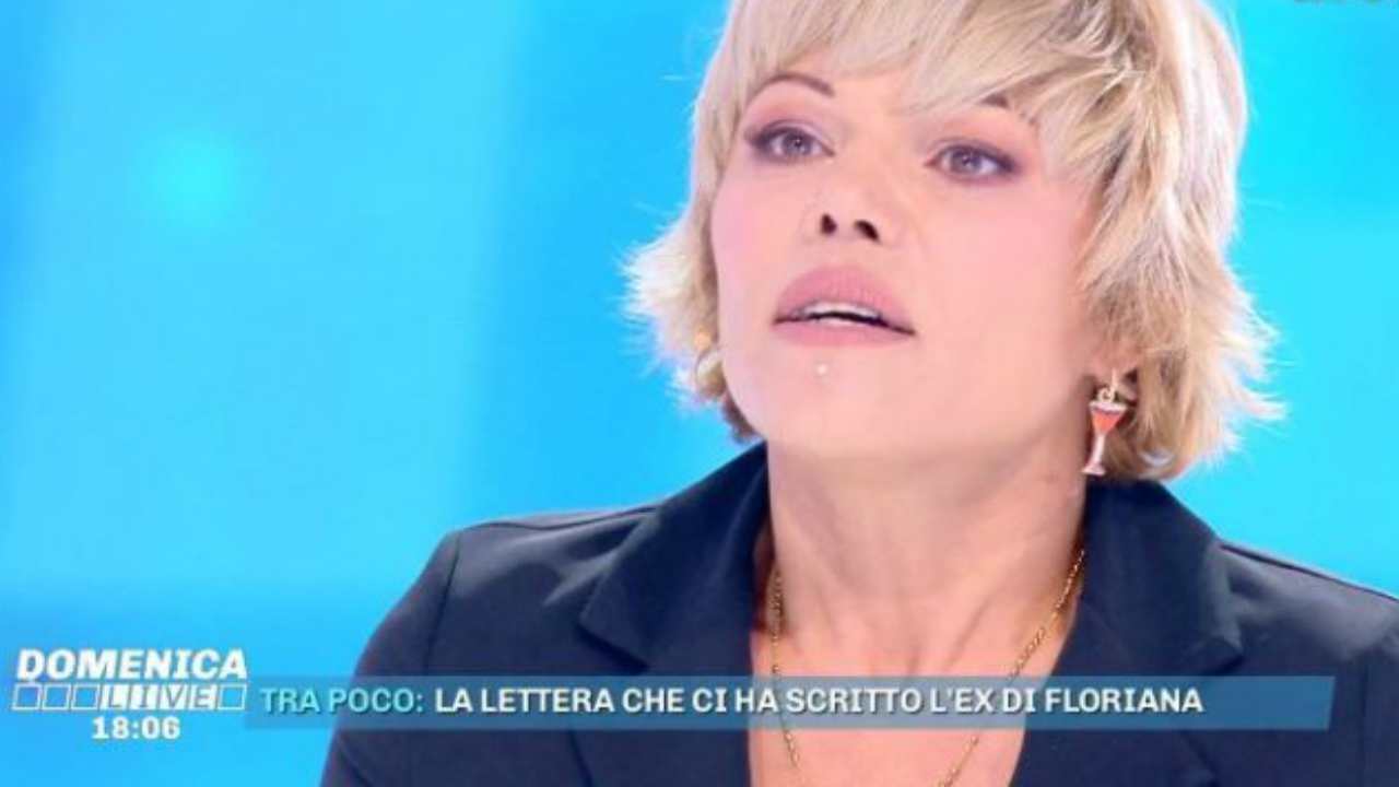 Floriana Secondi a Domenica Live: "Ho avuto una storia con Teo Mammucari"