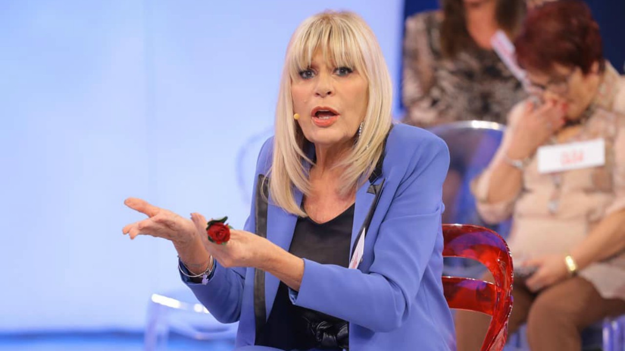 Uomini e Donne in onda oggi il trono over: Gemma in lacrime, arriva una segnalazione su Juan Luis