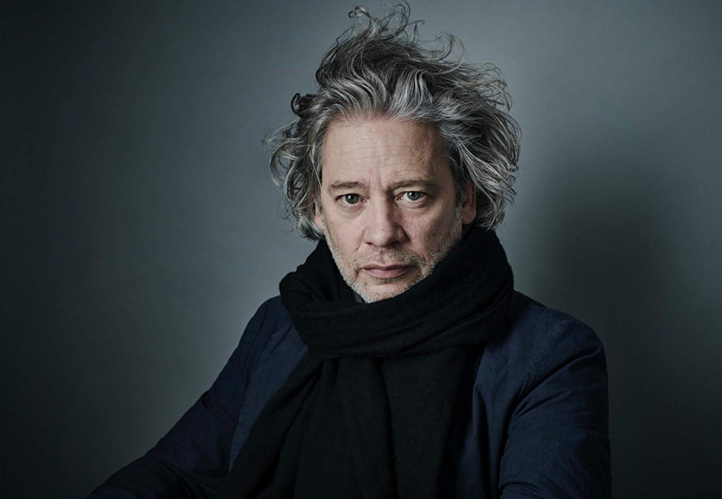 Dexter Fletcher dirigerà Renfield, un film sul folle servitore di Dracula