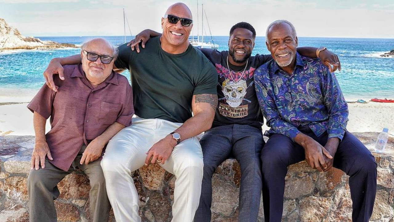 Jumanji The Next Level, foto di gruppo con Dwayne Johnson, Danny DeVito, Kevin Hart e Danny Glover