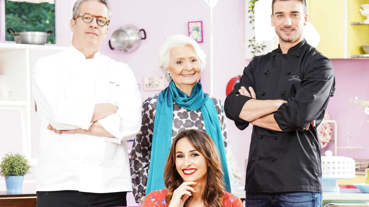 Bake Off Italia - Dolci in Forno, ultima puntata: Antonino Cannavacciuolo quarto giudice di stasera