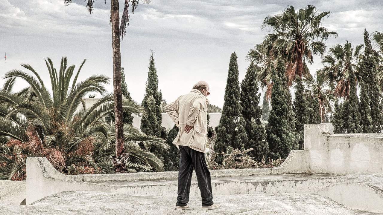 Hammamet: Pierfrancesco Favino è Bettino Craxi nel poster ufficiale in anteprima esclusiva