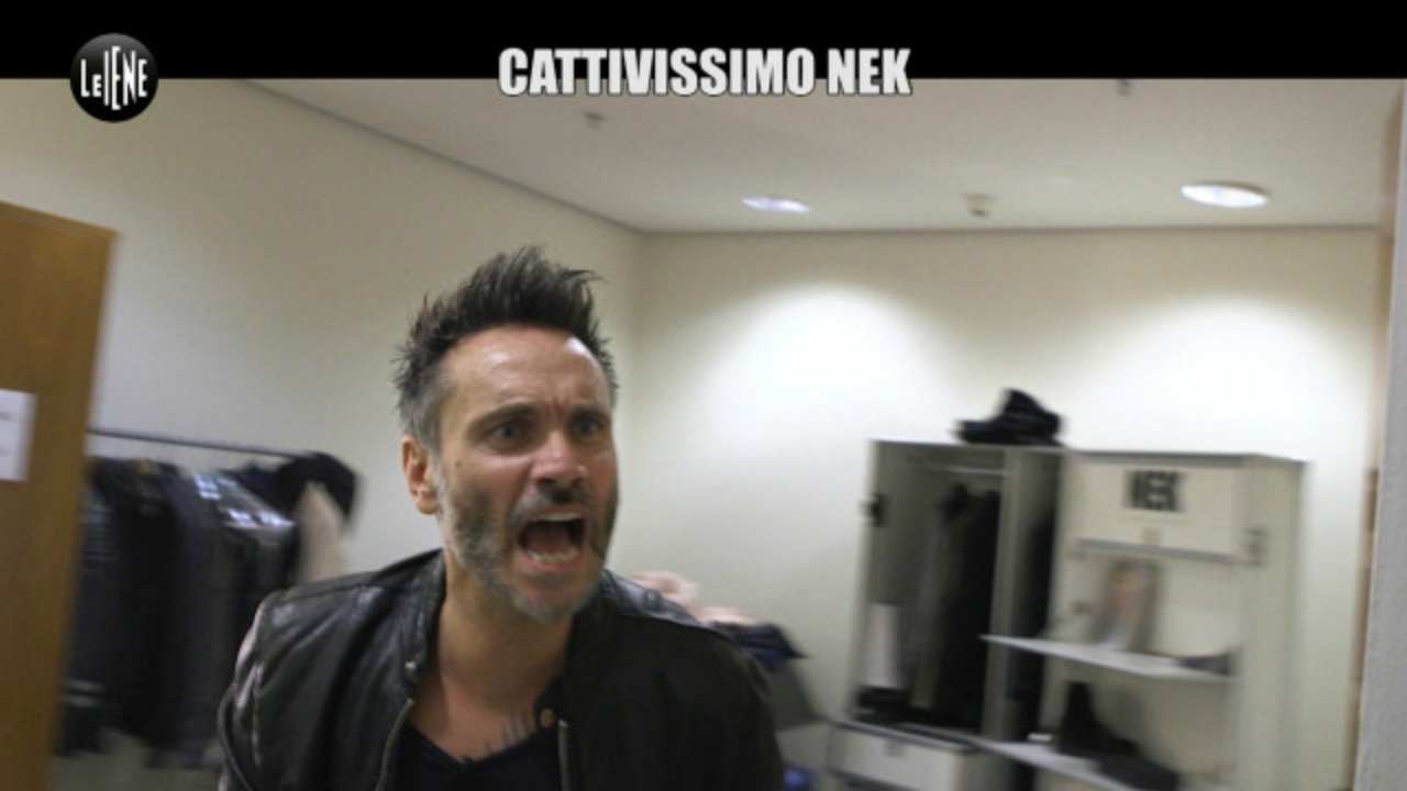 Le Iene, lo scherzo a Nek e la rivolta dei fan: “Crollato un mito”, video