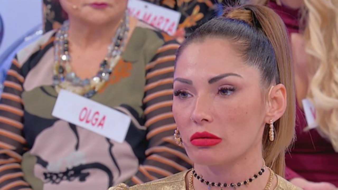 Uomini e Donne, la proposta di matrimonio di Riccardo a Ida, video