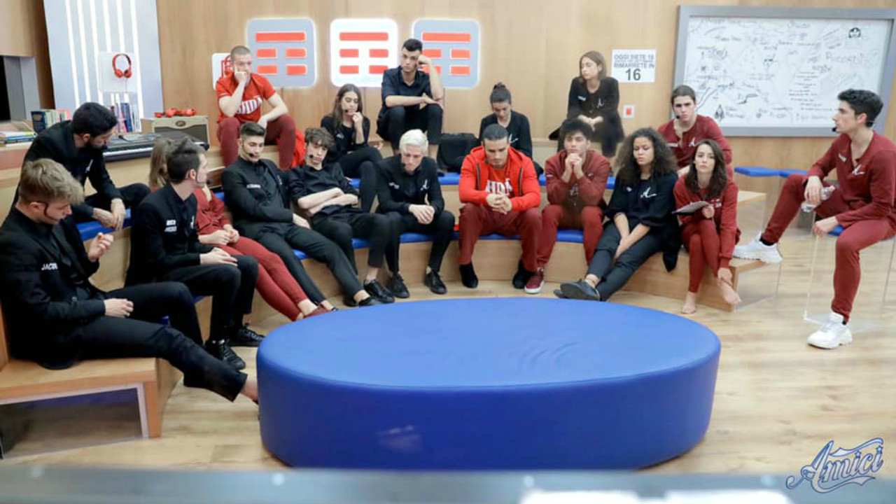 Amici 19: eliminazioni, cambi di squadra e provvedimenti nella prossima puntata?