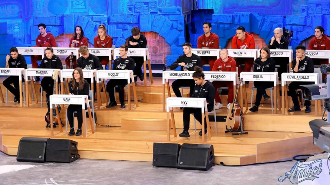 Amici 19 anticipazioni: in onda oggi la nuova puntata, due ragazzi lasciano la scuola