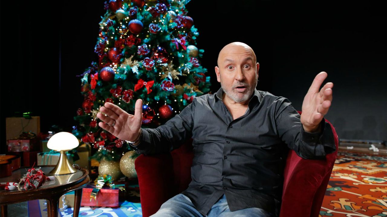 Natale a casa Battista: Lo Show del comico romano in onda stasera su Rai 2