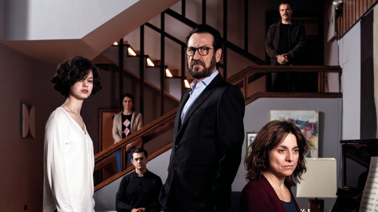 Villetta con ospiti: il trailer del noir di Ivano De Matteo con Marco Giallini e Michela Cescon