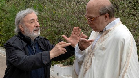 Hammamet di Gianni Amelio racconta "la lunga agonia di un uomo di potere che ha perso quel potere e che va verso la morte"