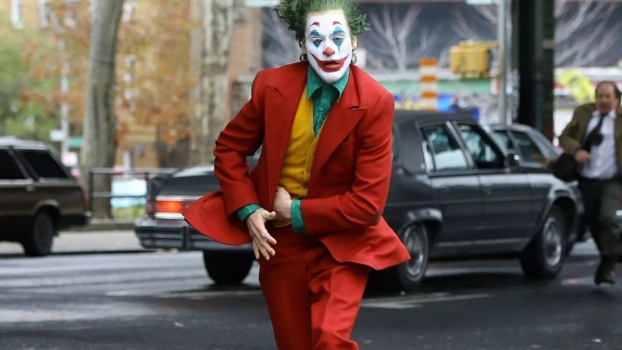 Joker corre dritto verso gli Oscar ma prima torna al cinema