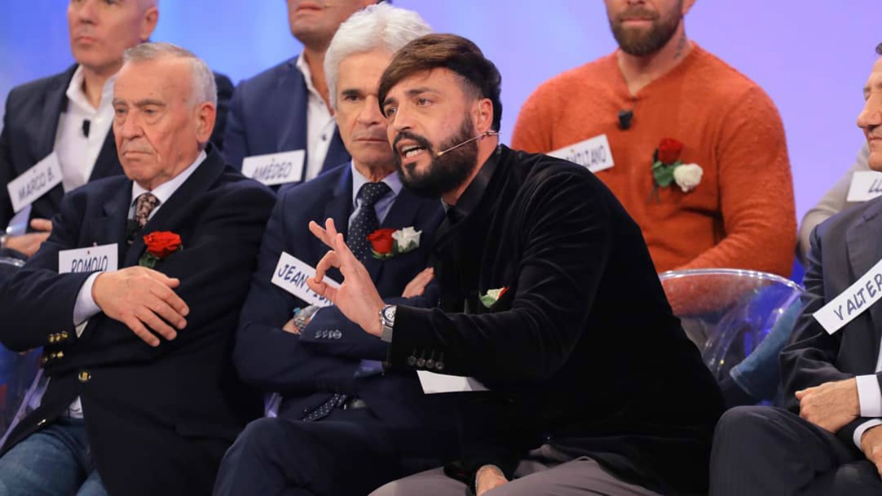 Uomini e Donne in onda oggi il trono over: Armando Incarnato sotto accusa, interviene Maria De Filippi