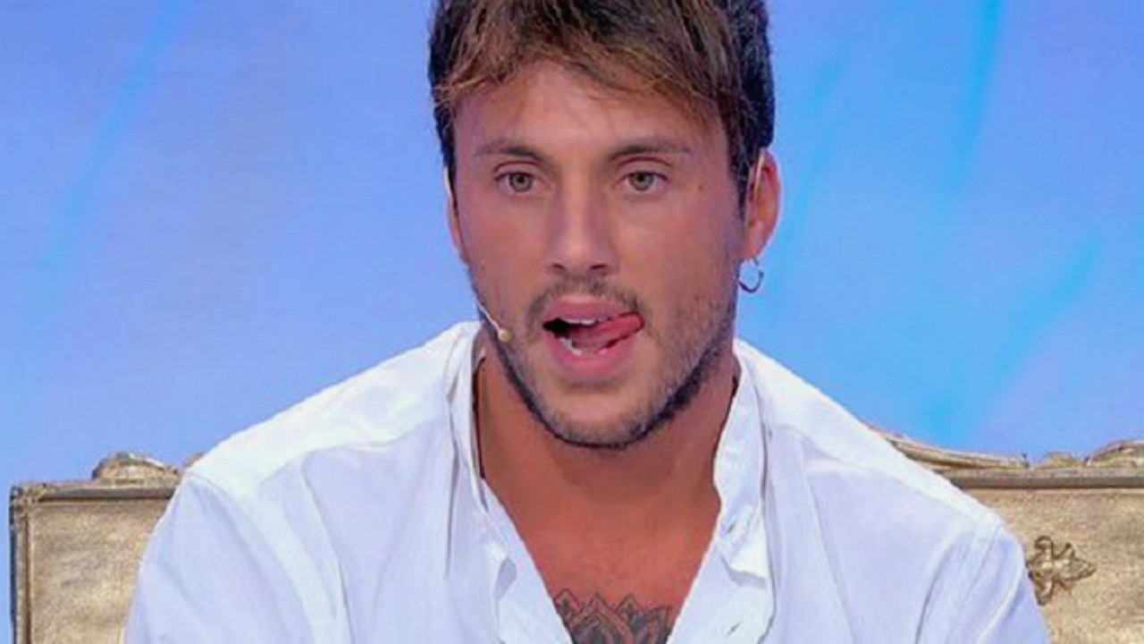 Uomini e Donne in onda oggi il trono classico: Giulio si sbilancia, lite in studio tra Carlo e Lorenzo