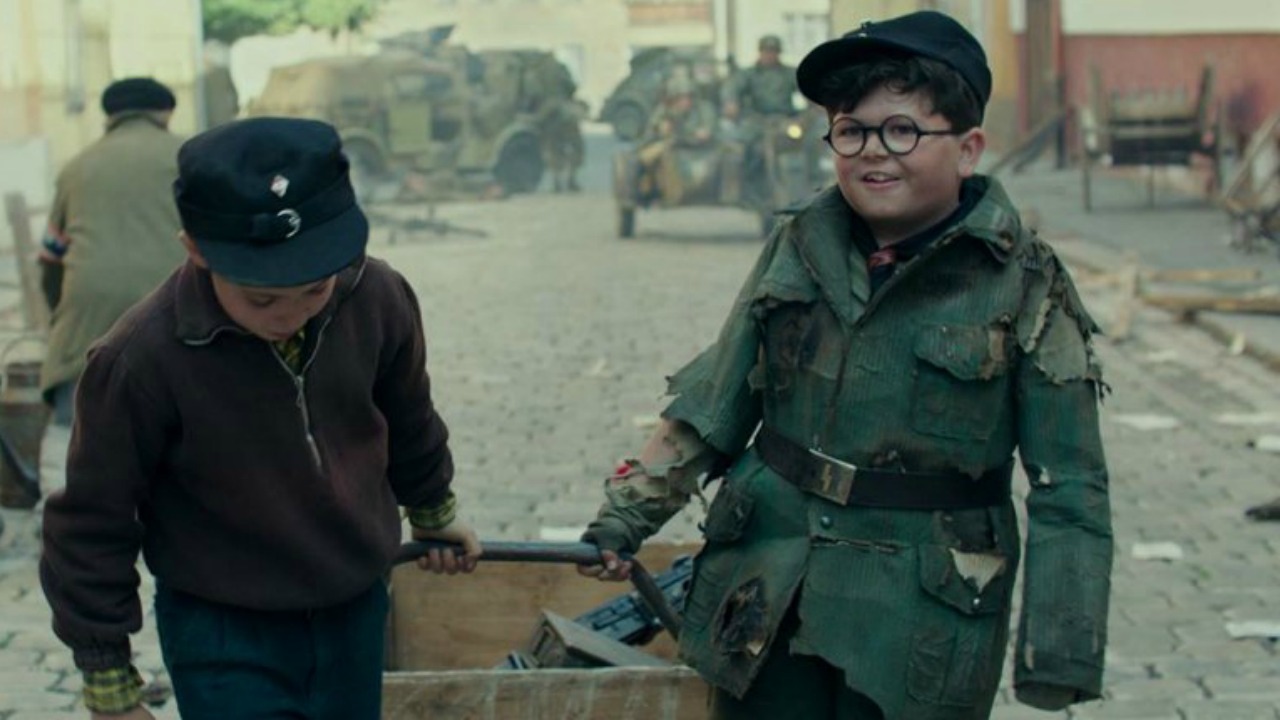 JoJo Rabbit: in un cast di gran livello è il piccolo nazista occhialuto Archie Yates a rubare la scena