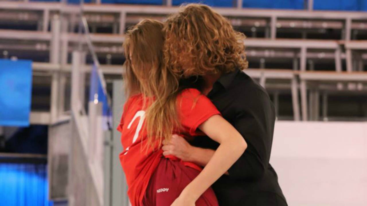 Amici 19, Talisa e Umberto si sfiorano in sala prove: “Occhio perché lui ti mangia”