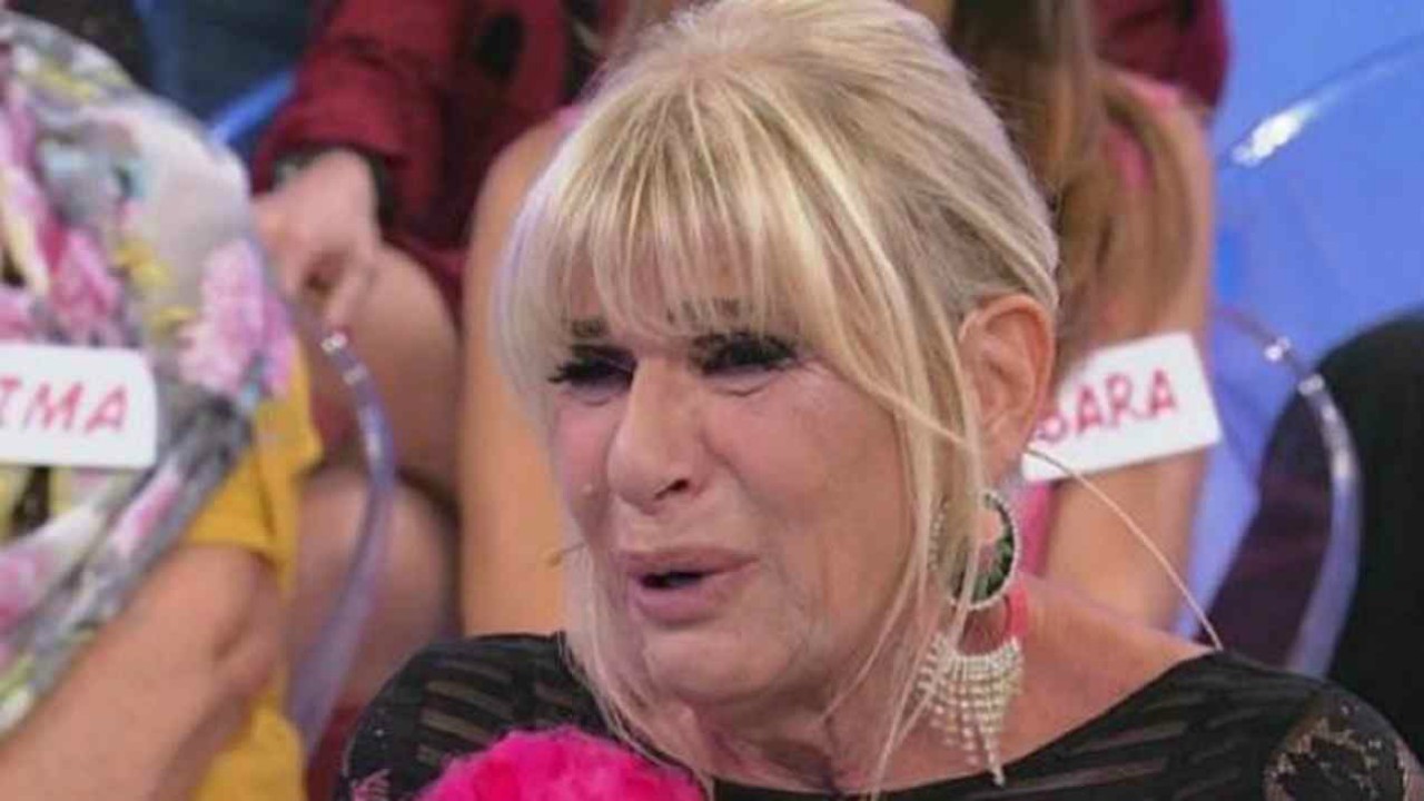 Uomini e Donne in onda oggi il trono over: malore in studio per Gemma Galgani