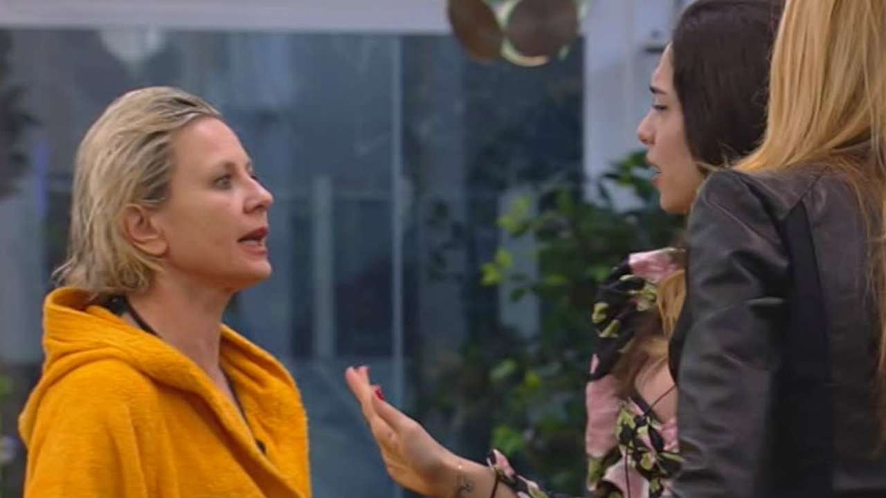 Grande Fratello Vip, scontro tra Antonella Elia e Adriana Volpe