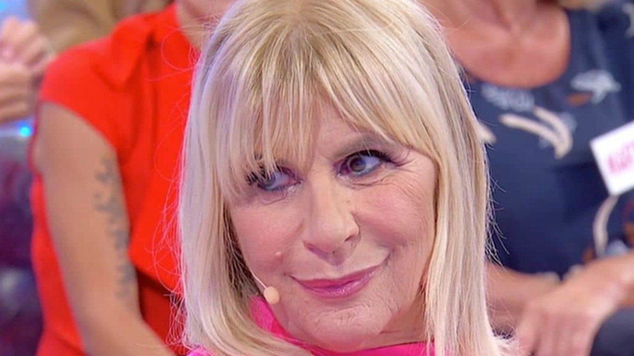 Uomini e Donne in onda oggi il trono over: la proposta sensuale di Gemma, forti scontri in studio