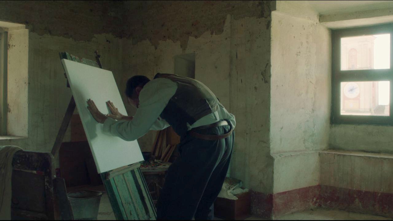 Volevo nascondermi, il trailer: Elio Germano è un sorprendente Antonio Ligabue