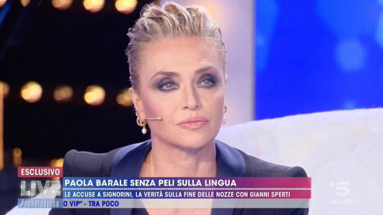 Paola Barale categorica a Live – Non è la d’Urso: “Gianni Sperti e Raz Degan sono finiti nel dimenticatoio”