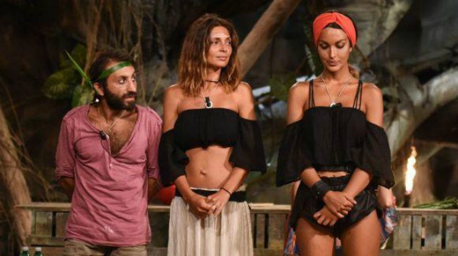 Barbara D'Urso attacca la Marcuzzi: si schiera con le Henger