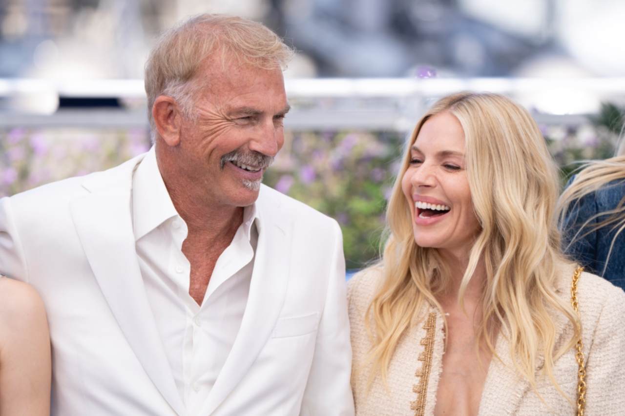 Cannes 2024, Kevin Costner commosso: 7 minuti di applausi per Horizon: An  American Saga [FOTO e VIDEO]