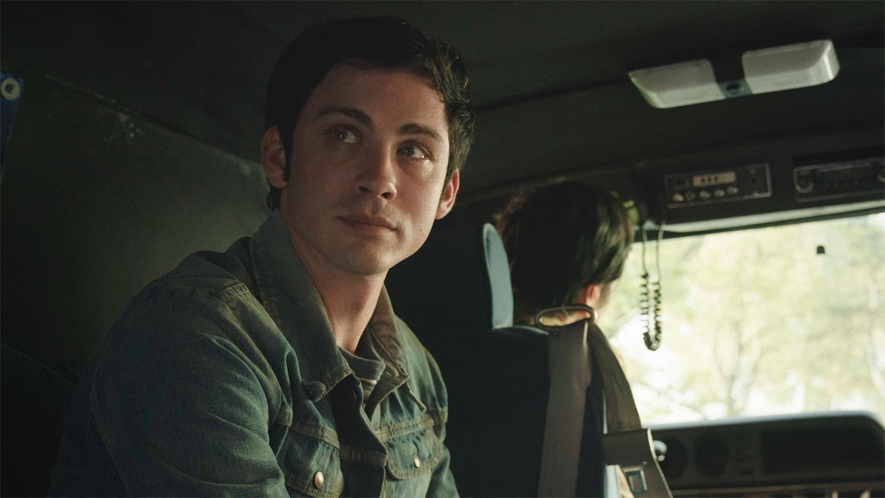 Logan Lerman sul suo ritorno in tv con Hunters e la questione morale al centro della serie Amazon