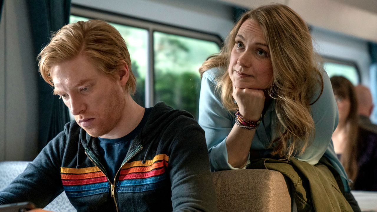 Run: il trailer ufficiale della serie giallo-rosa con Domhnall Gleeson e Merritt Wever prodotta da Phoebe Waller-Bridge