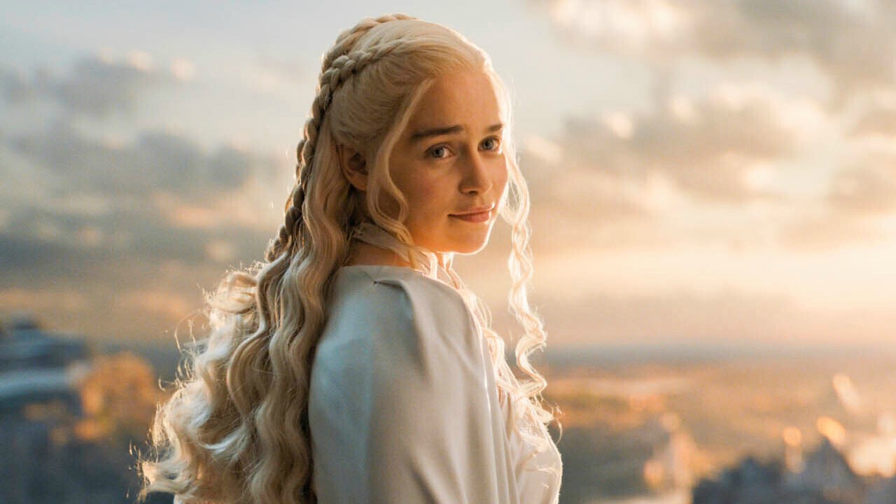 Emilia Clarke de Il Trono di Spade offre una cena a chi fa una donazione per sostenere la lotta al Coronavirus