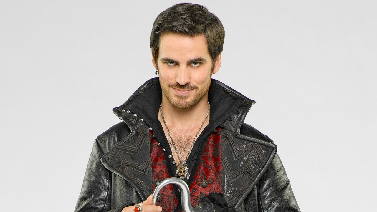 Colin O'Donoghue è di nuovo Capitan Uncino mentre legge Peter Pan per Disney
