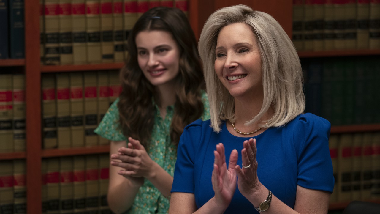 Space Force: Lisa Kudrow non sapeva che la serie si ispirasse a una vera proposta del presidente Trump