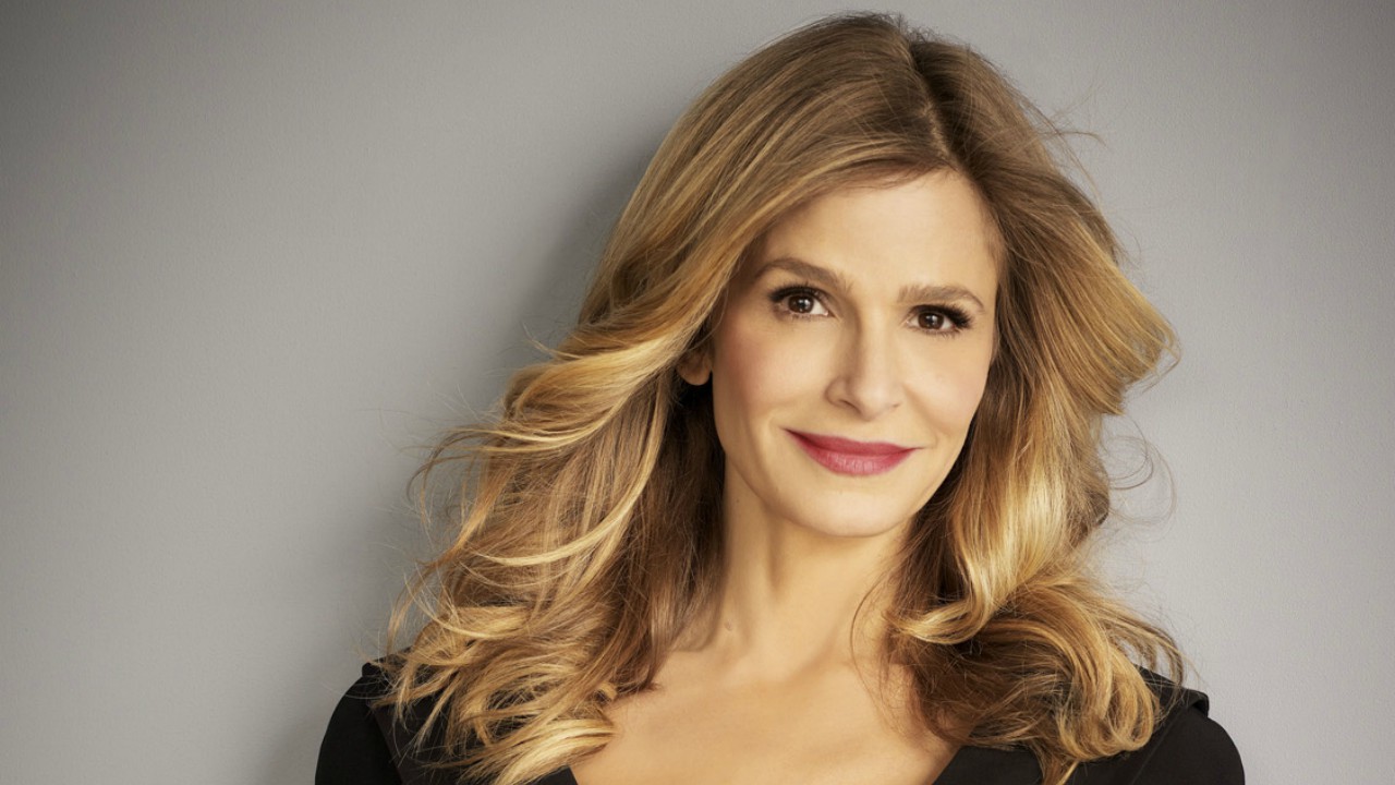 ABC ordina la comedy con Kyra Sedgwick Call Your Mother