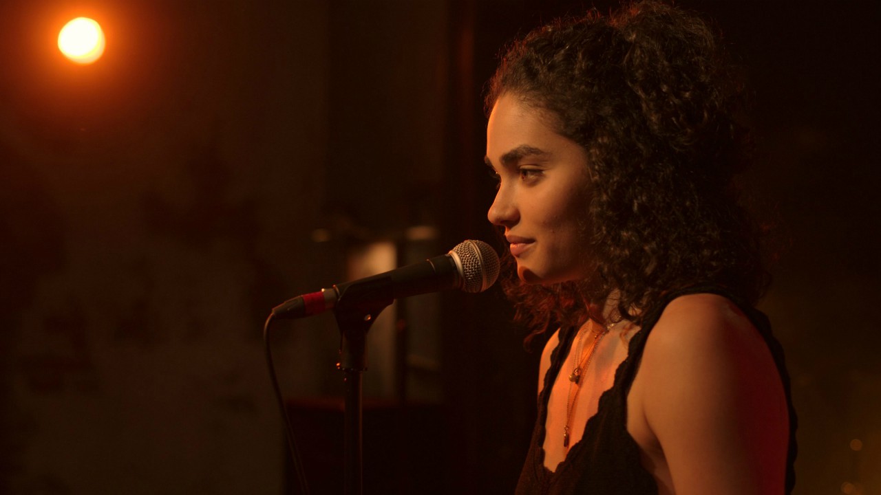 Little Voice: AppleTV+ svela data di uscita e prima foto del musical drama di J.J. Abrams
