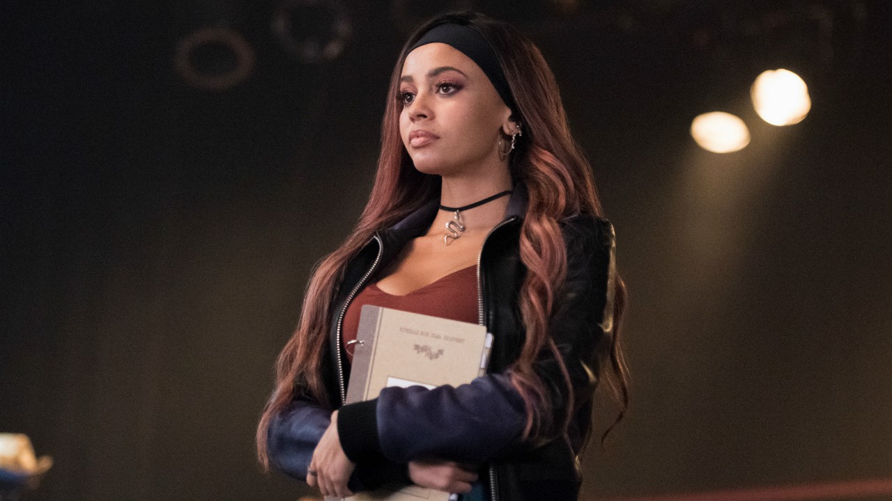 Vanessa Morgan contro Riverdale: "Io unica regular nera e anche la meno pagata", dopo la denuncia le scuse dello showrunner