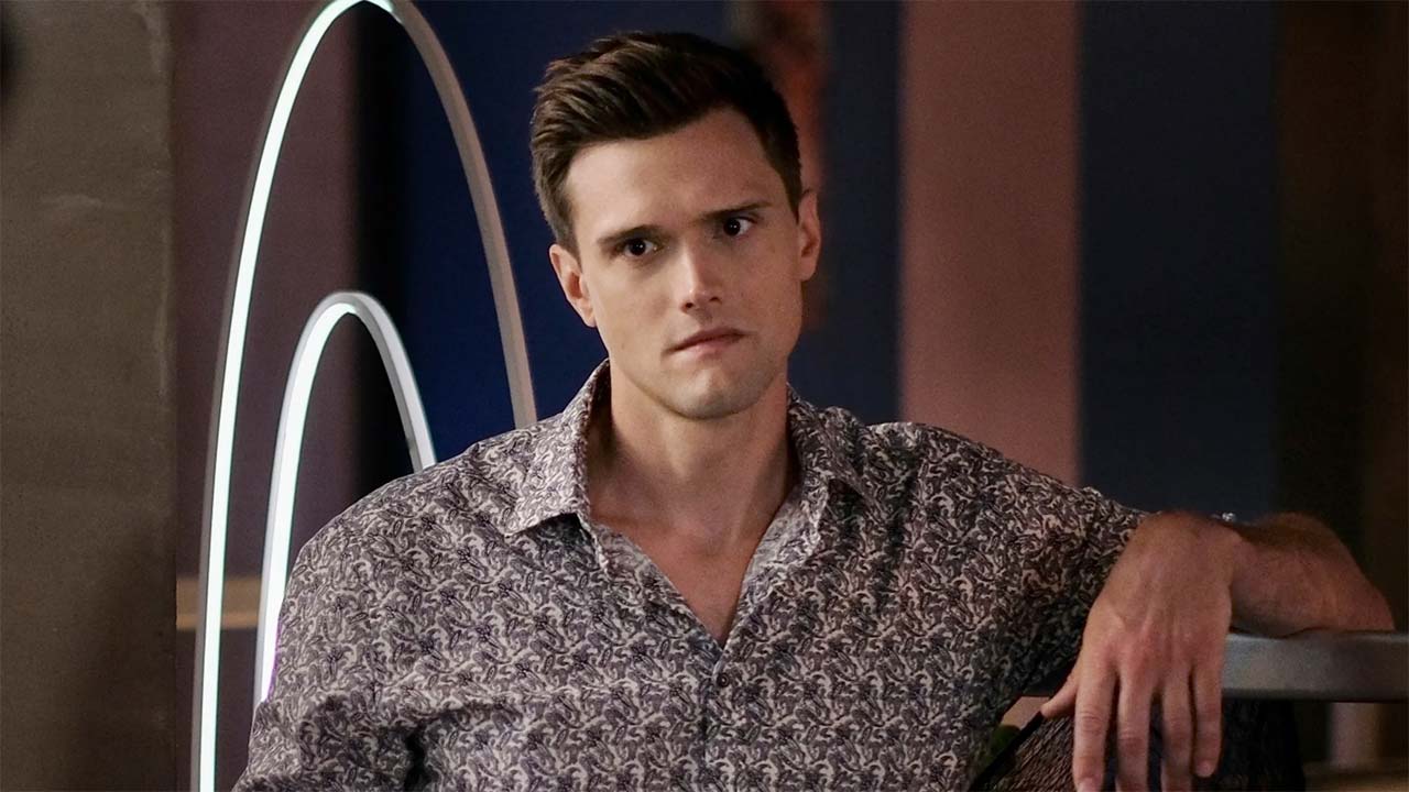 The Flash licenzia Hartley Sawyer dopo diversi tweet razzisti e misogini