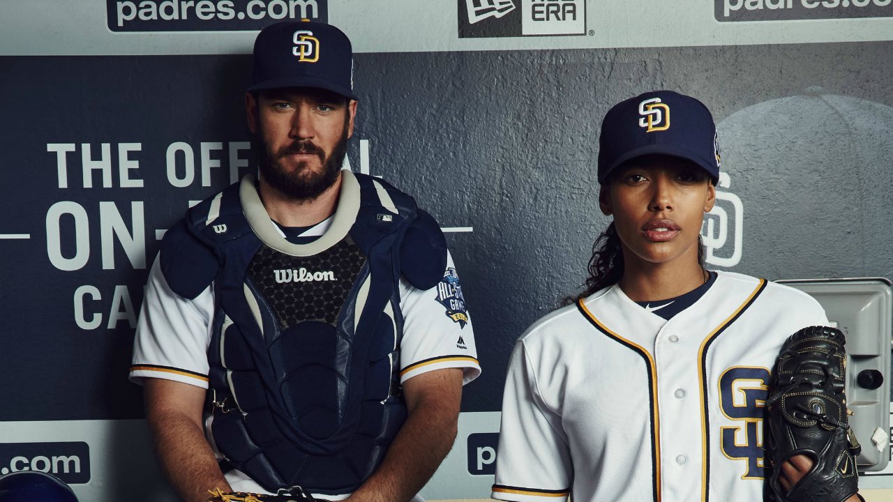 Pitch: Mark-Paul Gosselaar e Kylie Bunbury tornano nei panni dei loro personaggi in un nuovo video promo