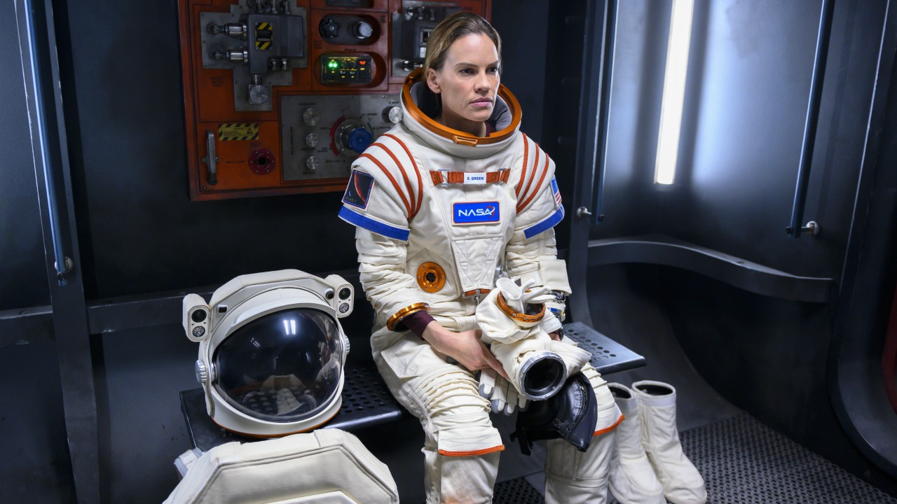 Away a settembre su Netflix: Il teaser trailer e le prime foto della nuova serie con Hilary Swank
