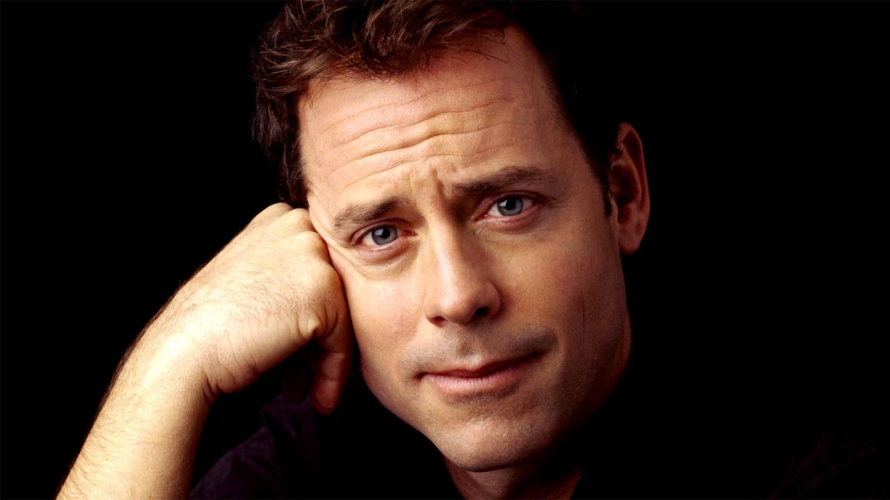 Greg Kinnear sarà il marito di Courteney Cox nella comedy horror Shining Vale
