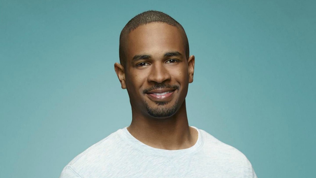 Damon Wayans Jr. in una action comedy di Peacock prodotta dal creatore di Happy Endings