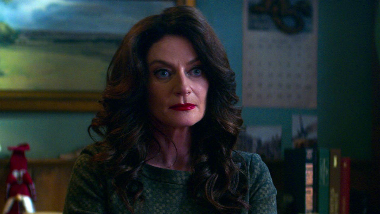 Michelle Gomez raggiunge Kaley Cuoco in The Flight Attendant