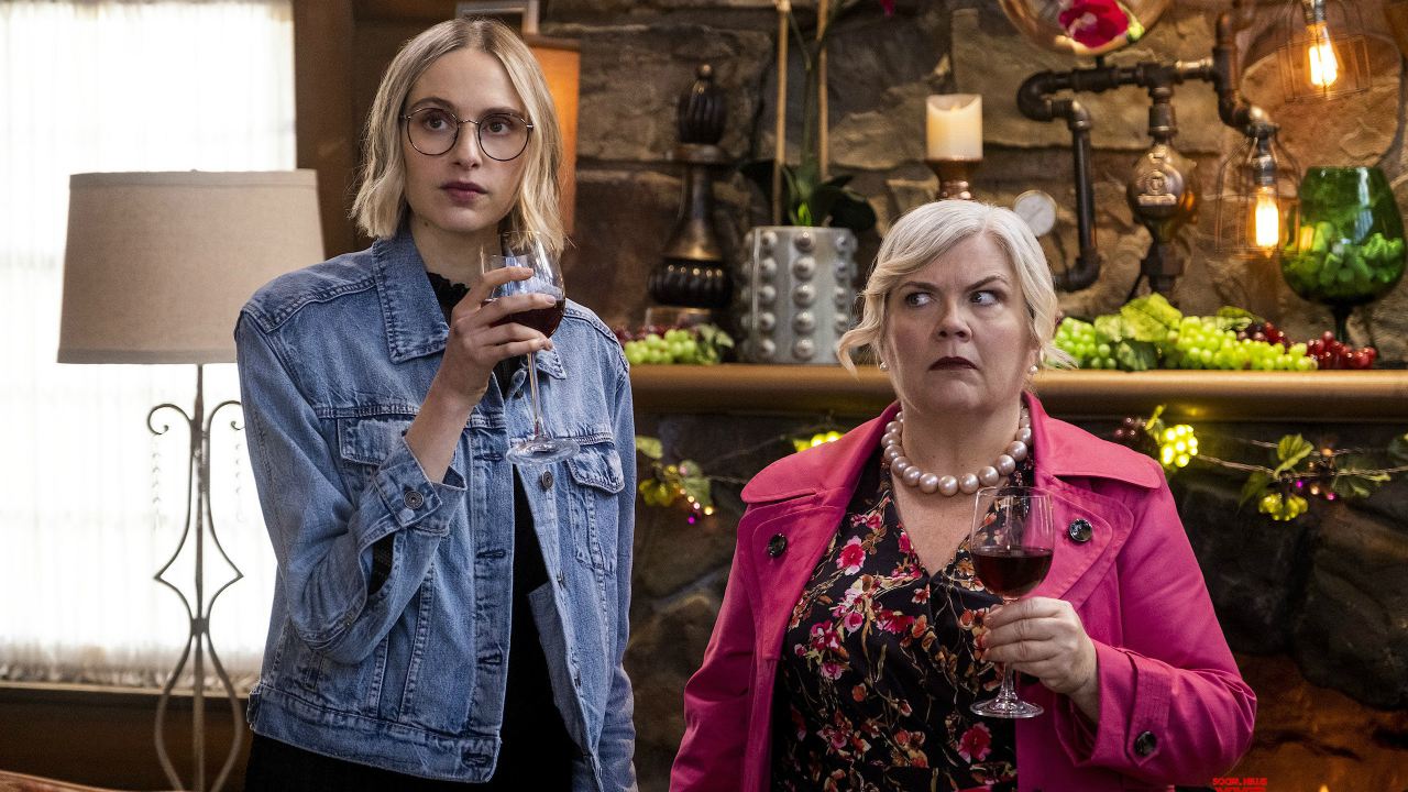 Mapleworth Murders: Il trailer ufficiale della serie Quibi che si fa beffe de La signora in giallo